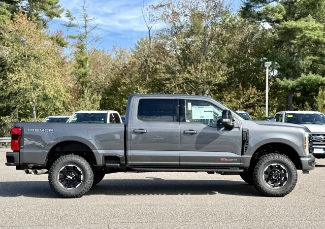 2026 Ford F-350 Lariat photo 2