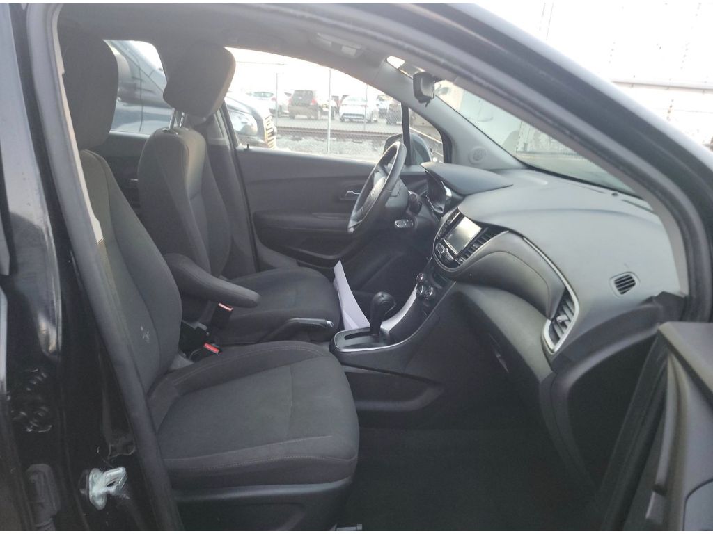 2017 Chevrolet Trax LS photo 6