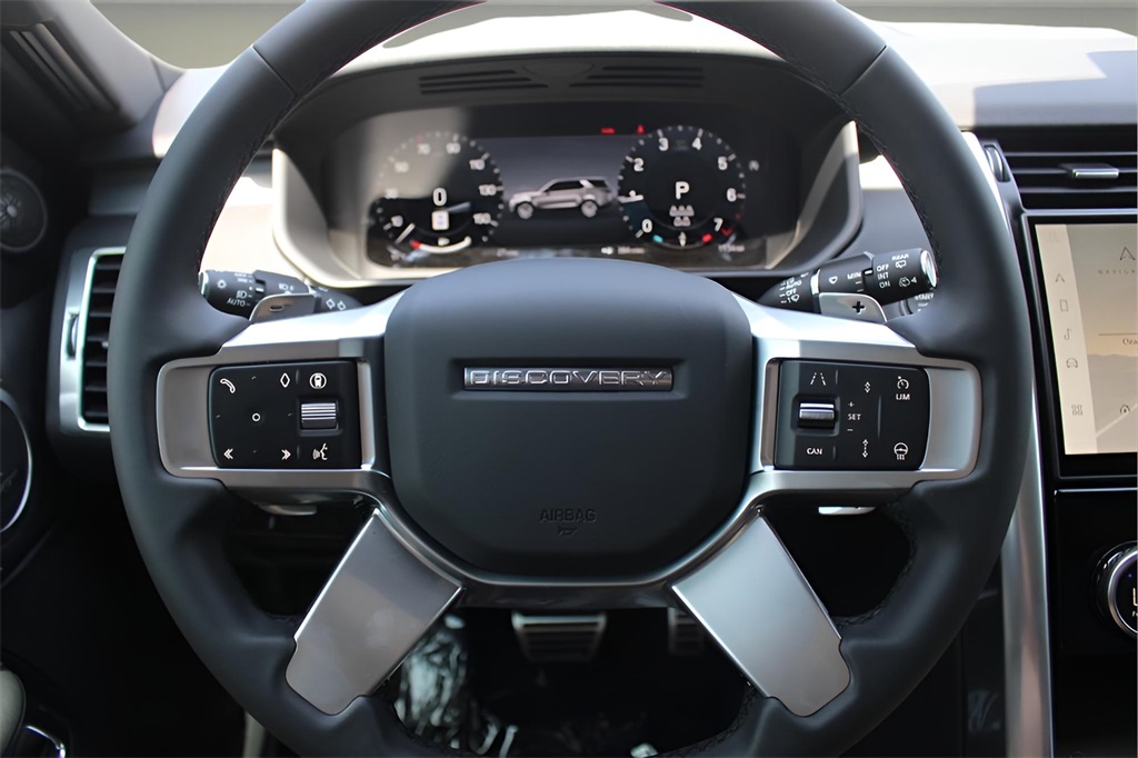 2025 Land Rover Discovery SE photo 15