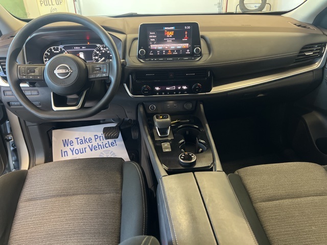 2022 Nissan Rogue SV photo 4
