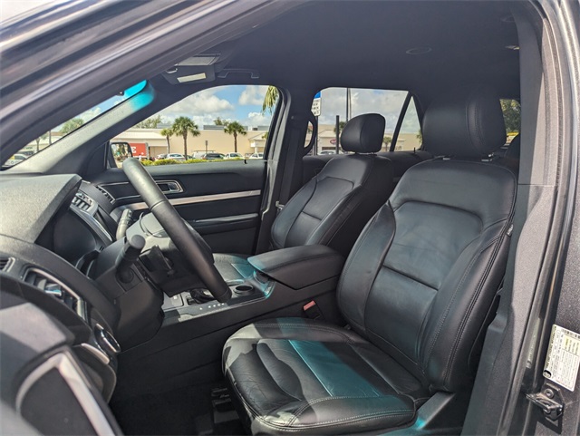 2016 Ford Explorer XLT photo 4