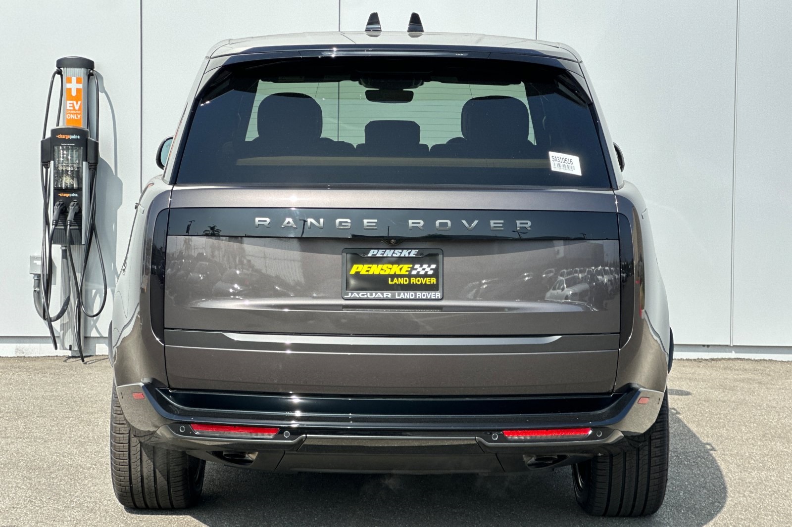 2025 Land Rover Range Rover SE photo 3