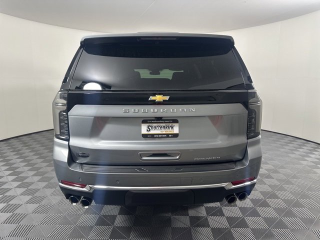 2025 Chevrolet Suburban Premier photo 2