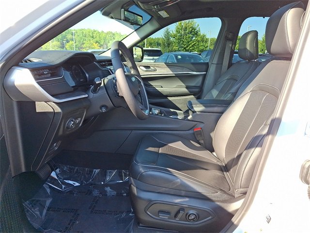 2025 Jeep Grand Cherokee Limited photo 15