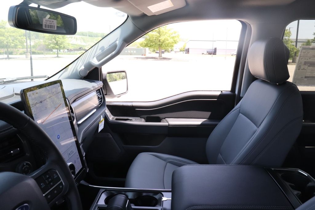 2025 Ford F-150 Lightning photo 13