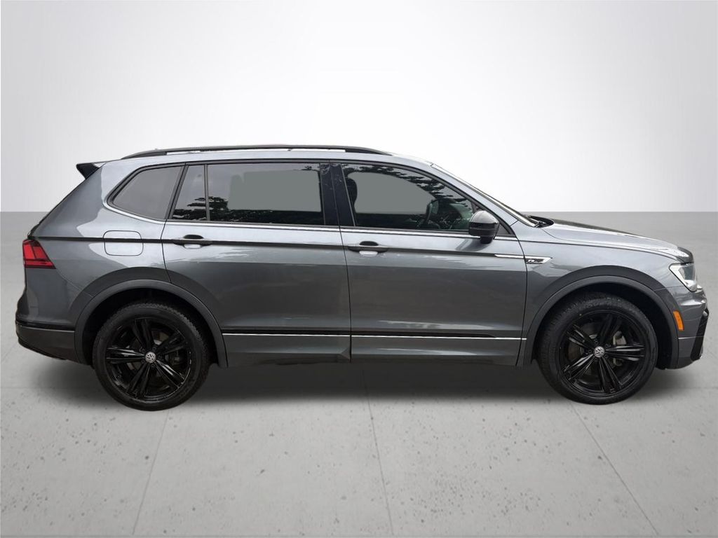 2019 Volkswagen Tiguan SEL R-Line photo 3