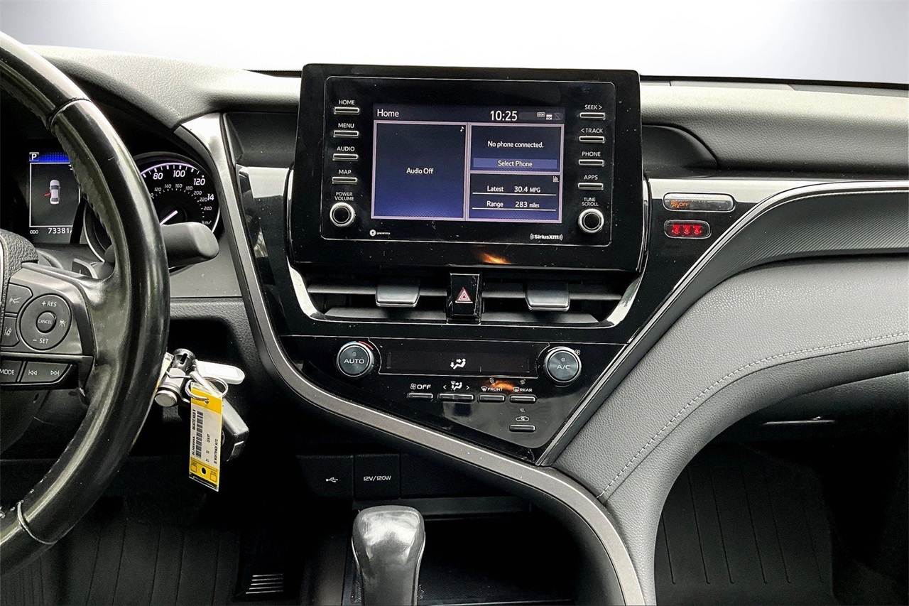 2021 Toyota Camry SE photo 8