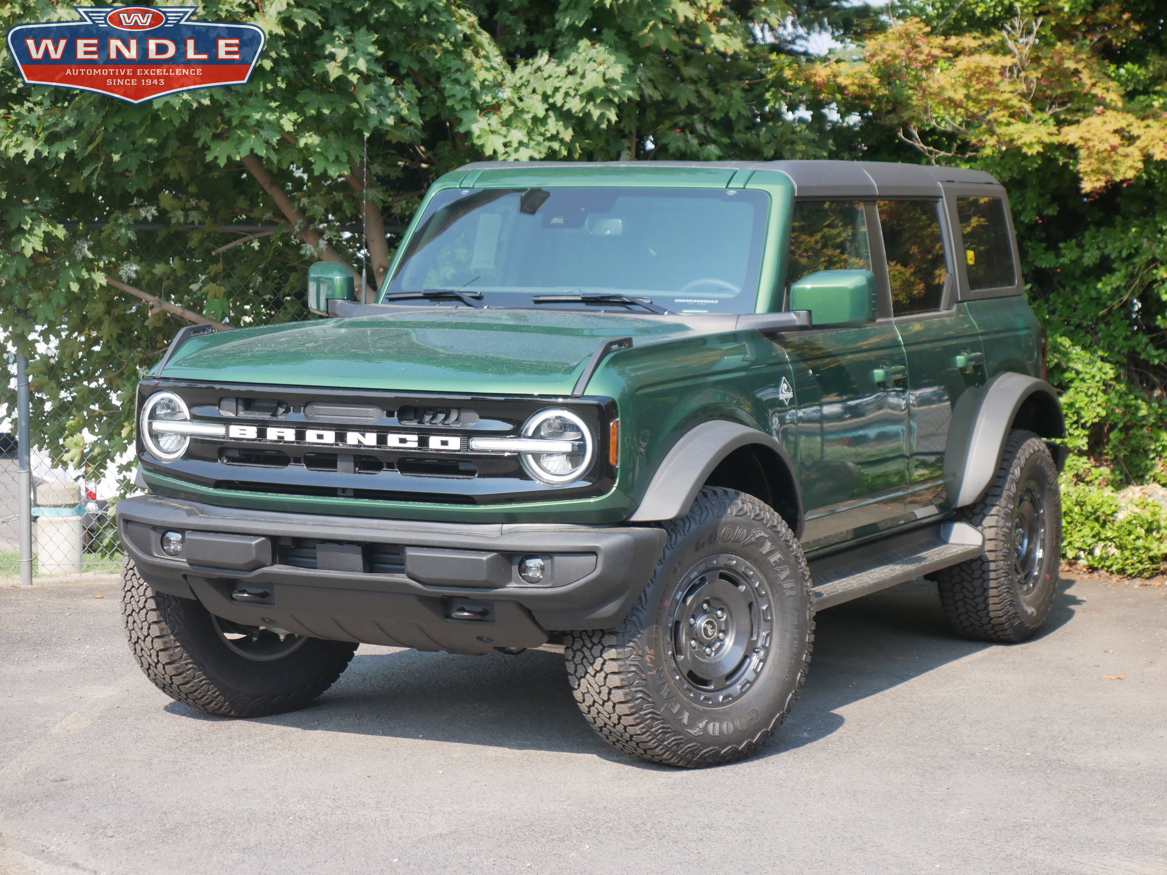 2025 Ford Bronco 4-Door Outer Banks's photo
