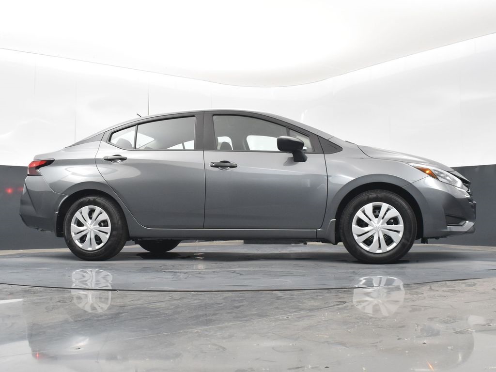 2025 Nissan Versa 1.6 S photo 30