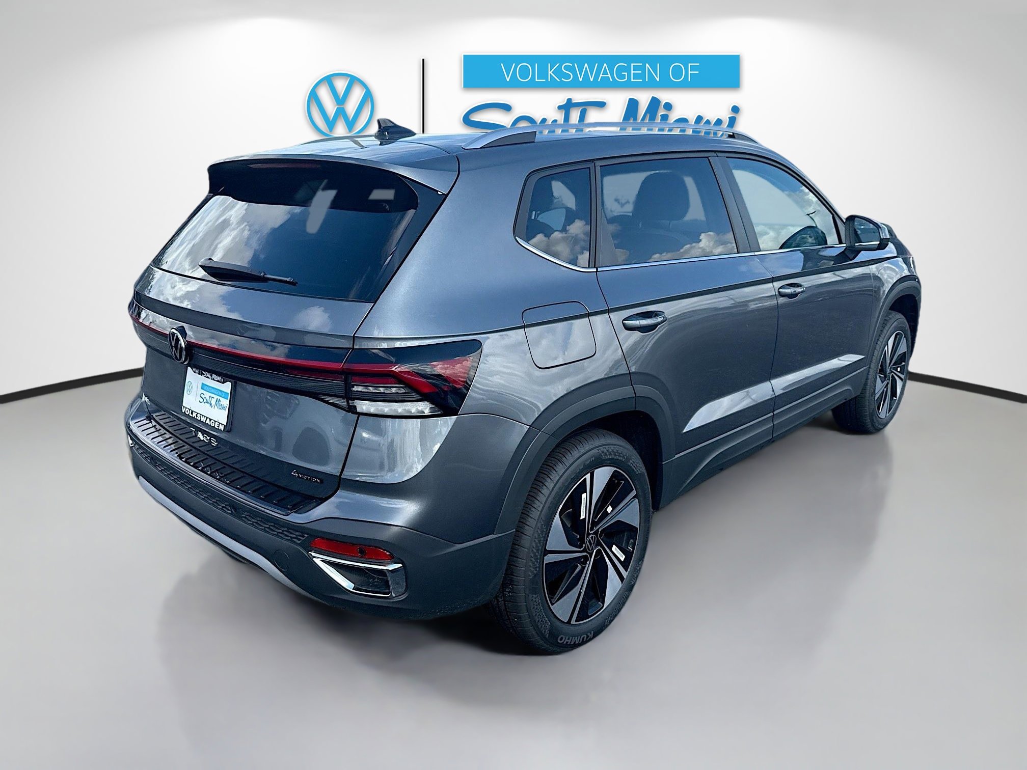 2025 Volkswagen Taos SE photo 3