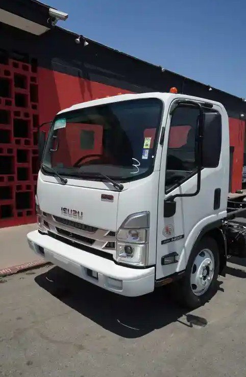 2024 Isuzu NRR Standard photo 3