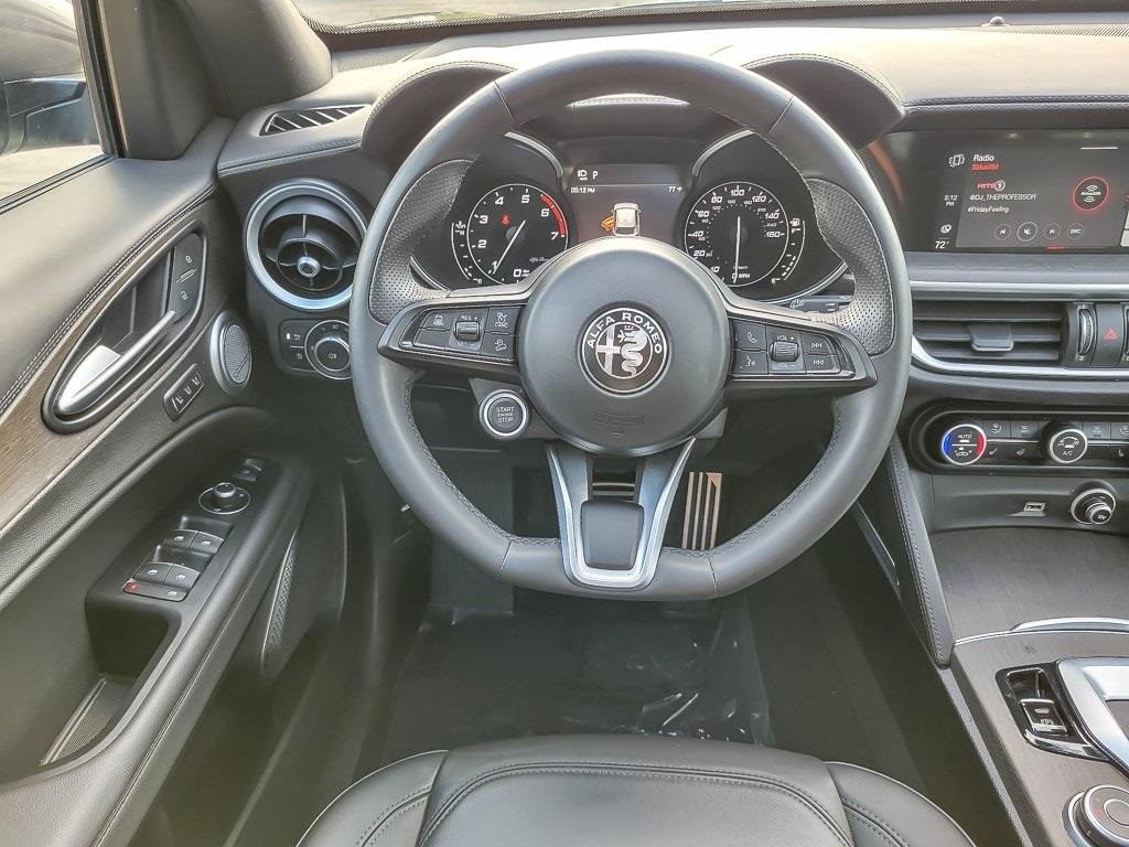 2022 Alfa Romeo Stelvio Ti photo 10