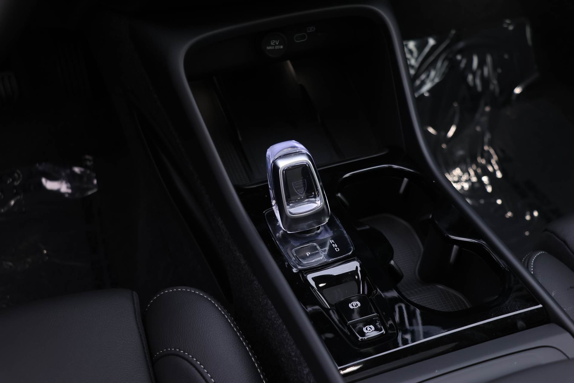 2026 Volvo XC40 Plus photo 10