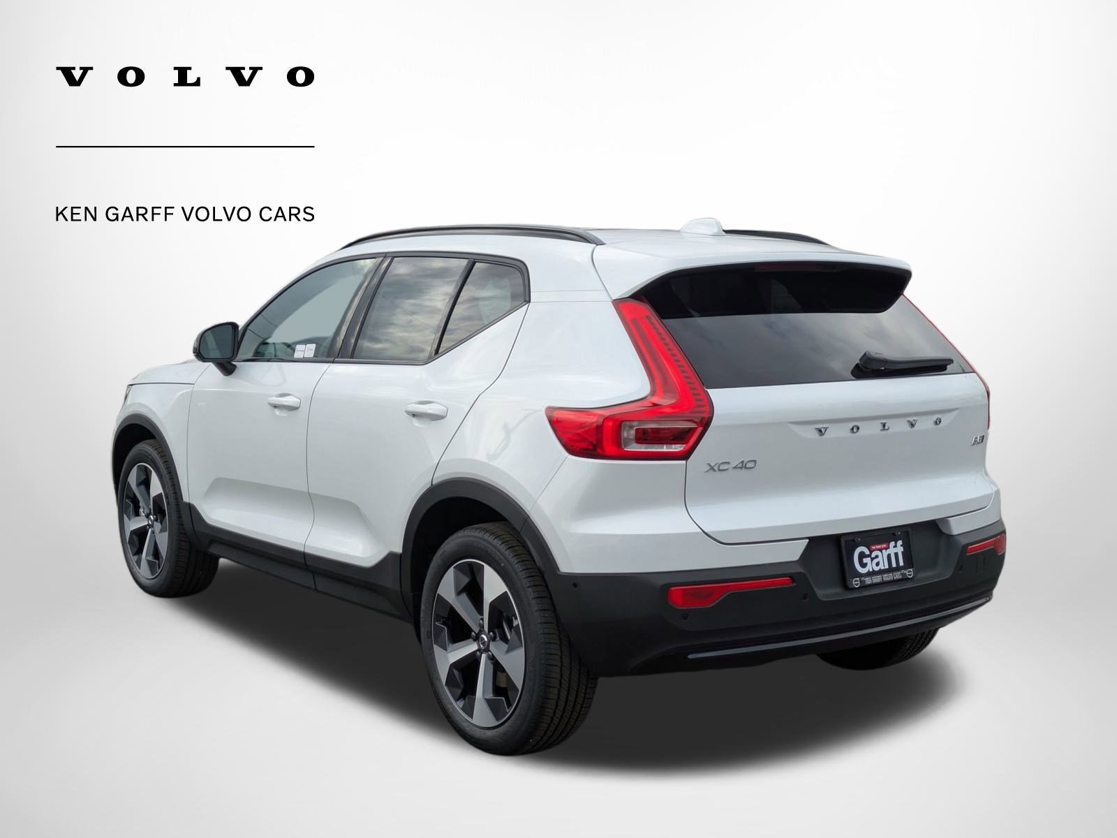 2026 Volvo XC40 Plus photo 4