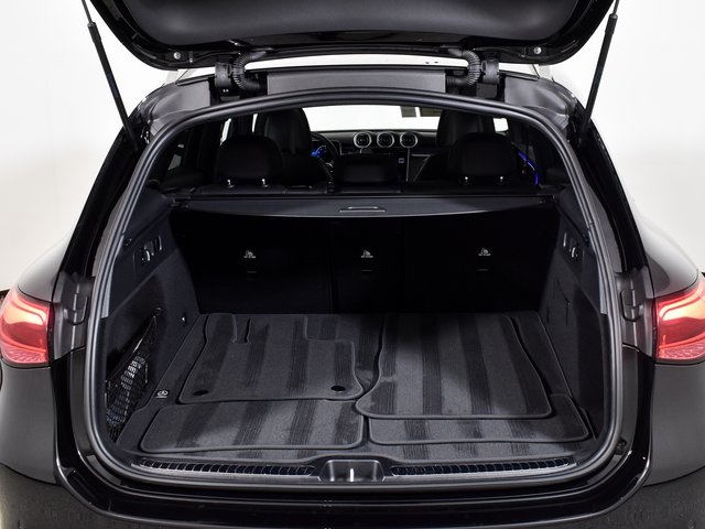 2026 Mercedes Benz GLC 300 photo 32