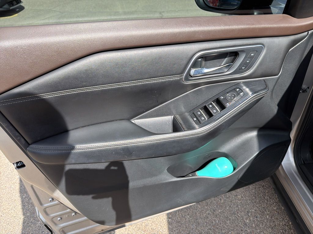 2023 Nissan Rogue Platinum photo 16