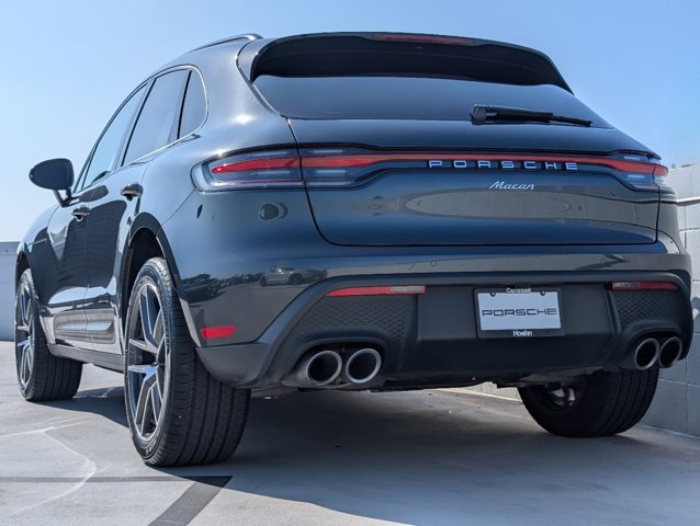 2024 Porsche Macan T photo 3