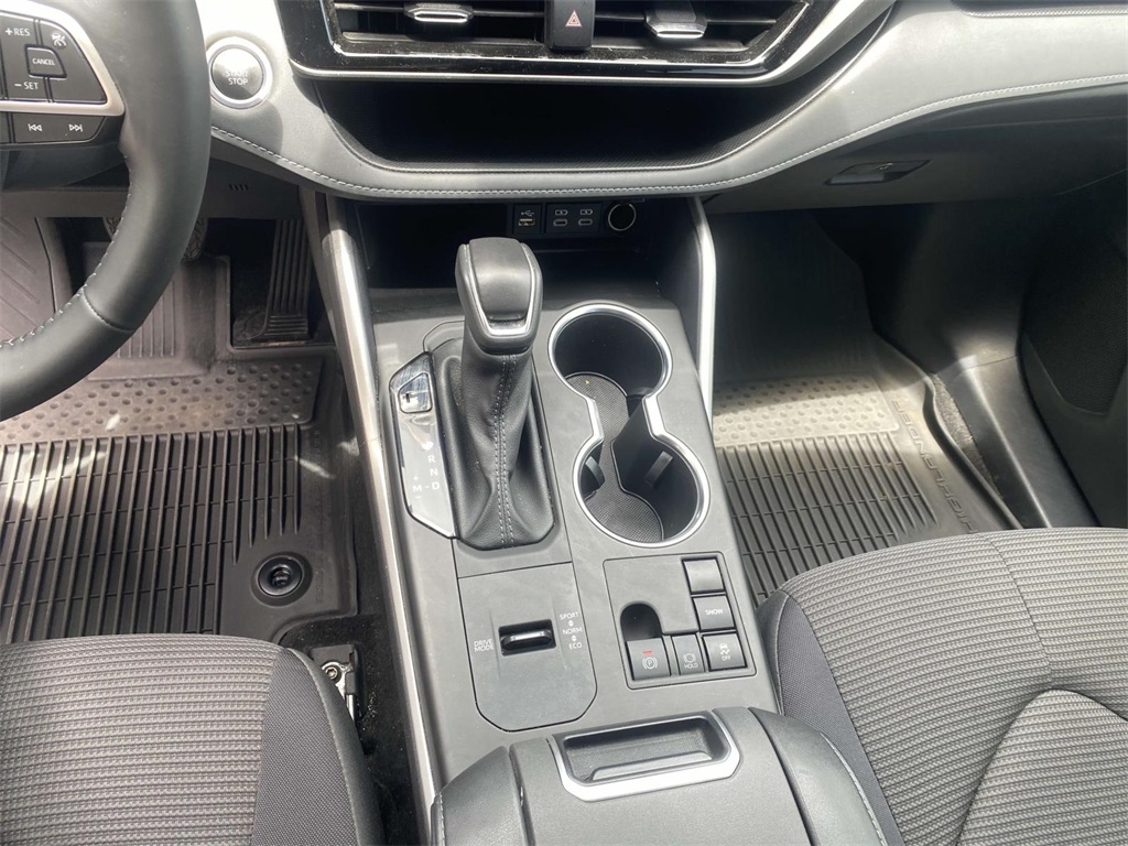 2024 Toyota Highlander LE photo 16
