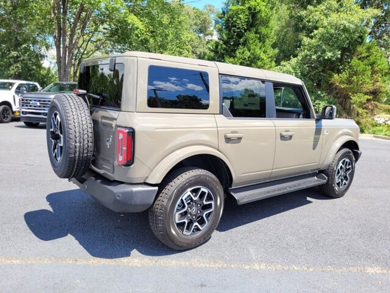 2025 Ford Bronco Outer Banks photo 11