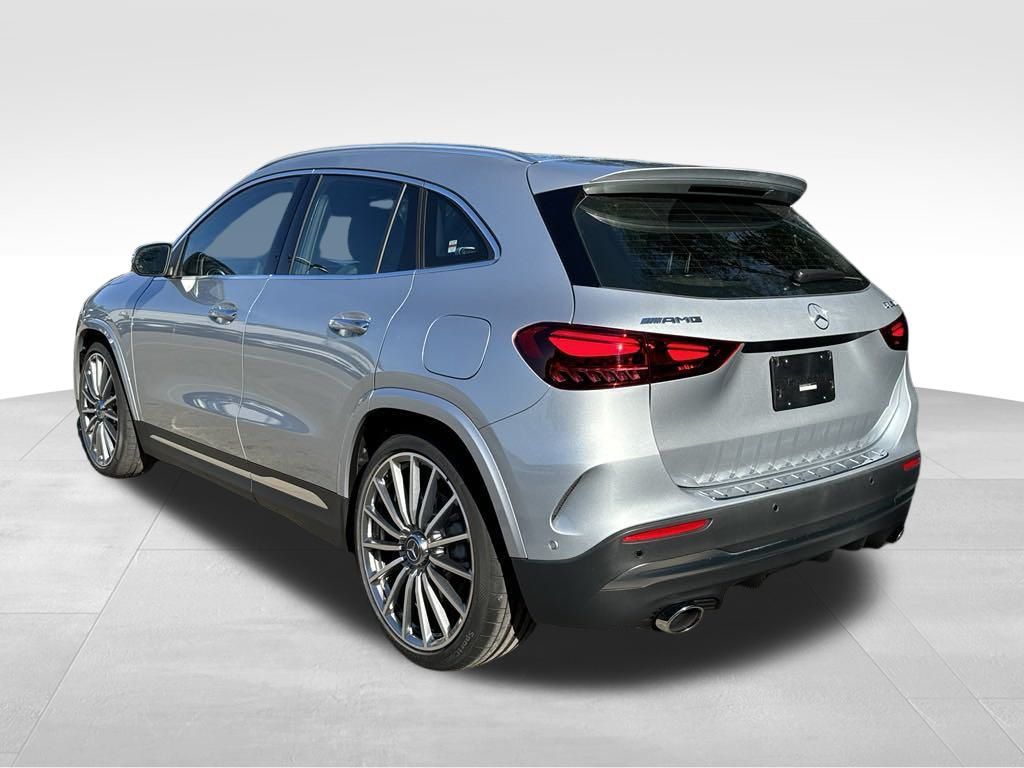 2024 Mercedes Benz GLA 35 AMG 4MATIC photo 3