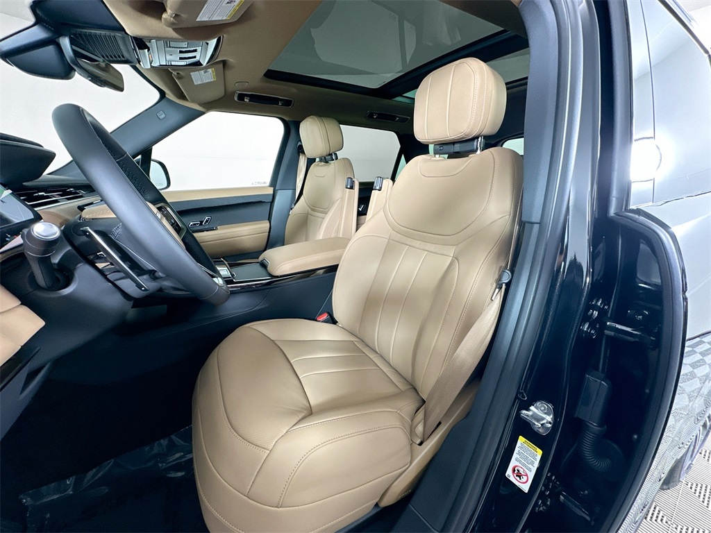 2025 Land Rover Range Rover Sport SE photo 7
