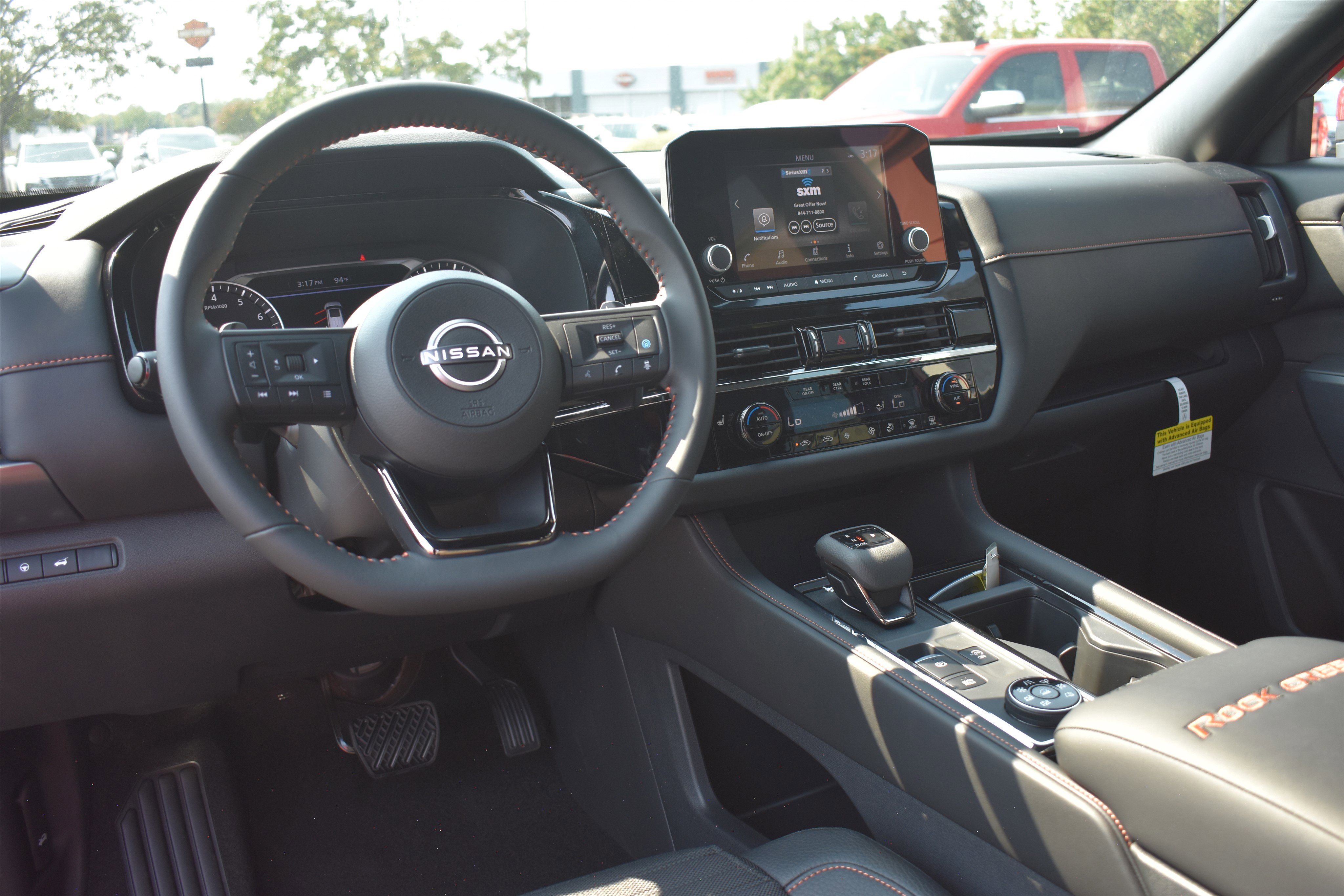 2025 Nissan Pathfinder SV photo 8