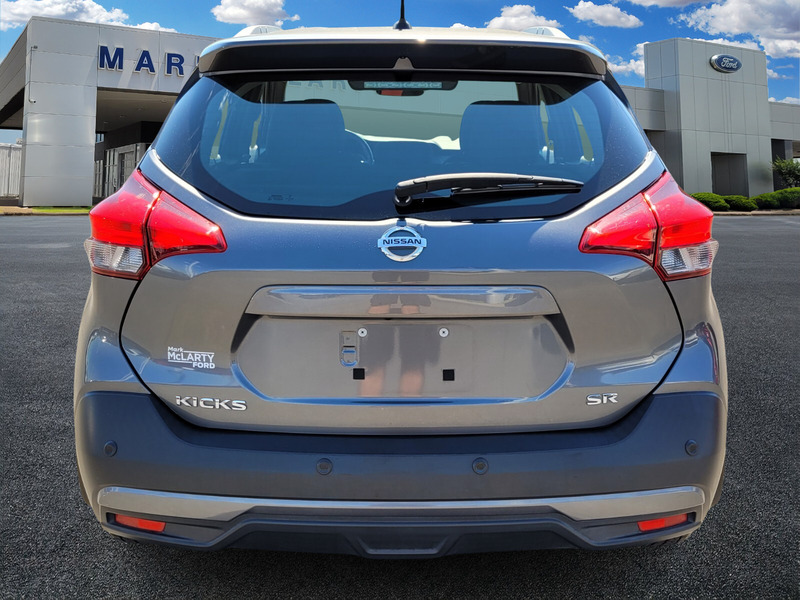 2020 Nissan Kicks SR photo 2