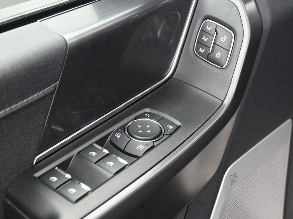 2025 Ford F-150 Lariat photo 7