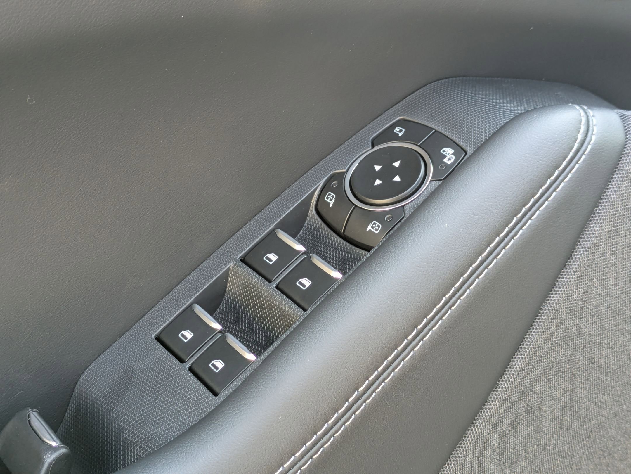 2025 Ford Mustang Mach-E Premium photo 13