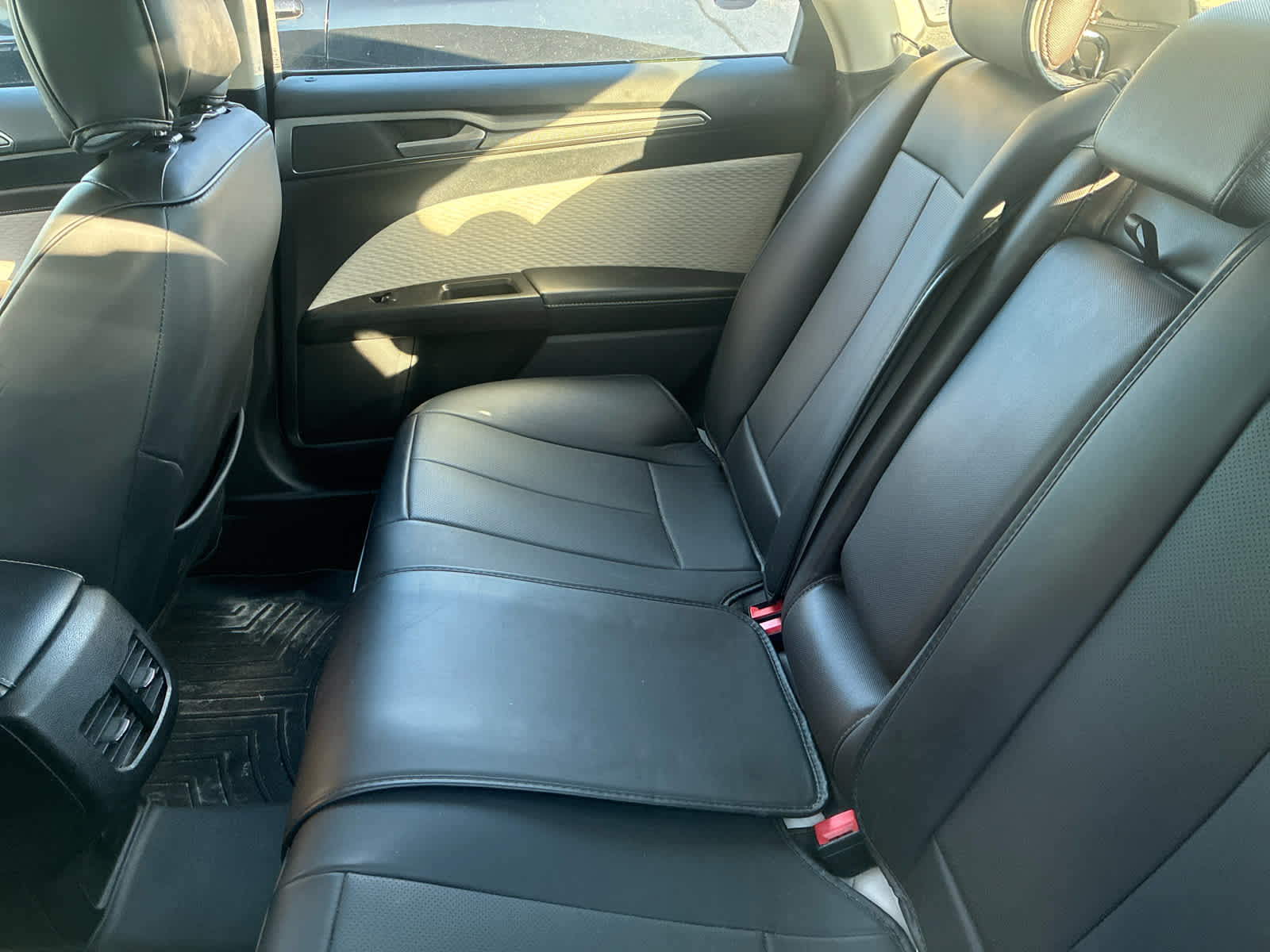 2020 Ford Fusion SE photo 4