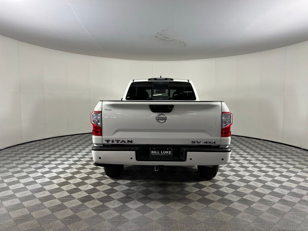 2024 Nissan Titan SV photo 5