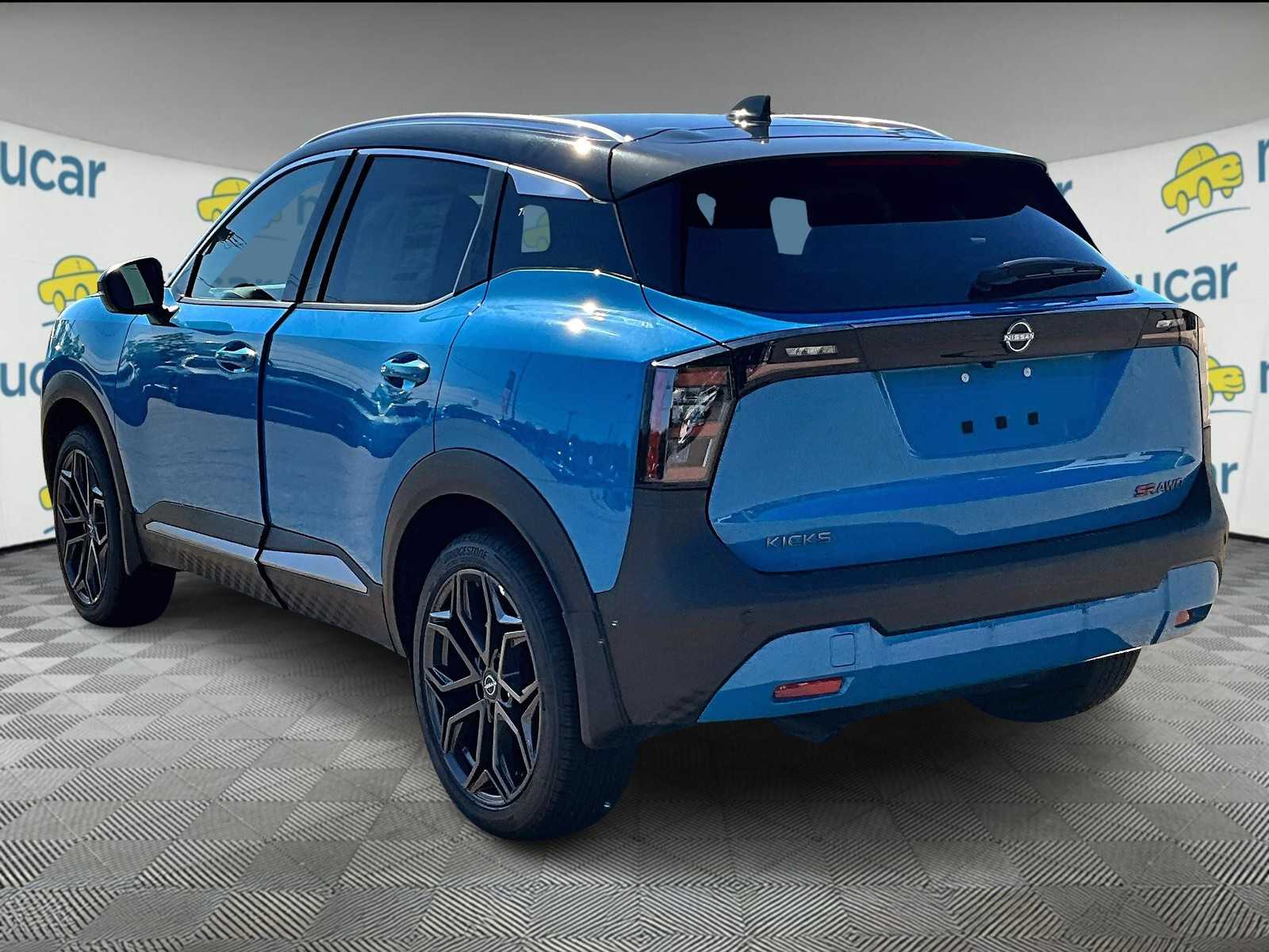 2025 Nissan Kicks SR photo 4