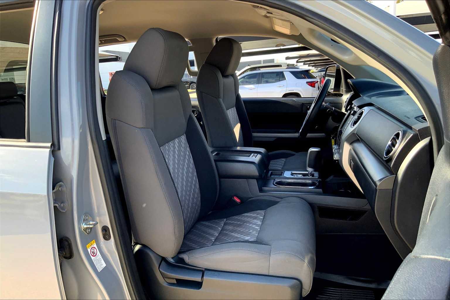 2018 Toyota Tundra SR5 photo 8