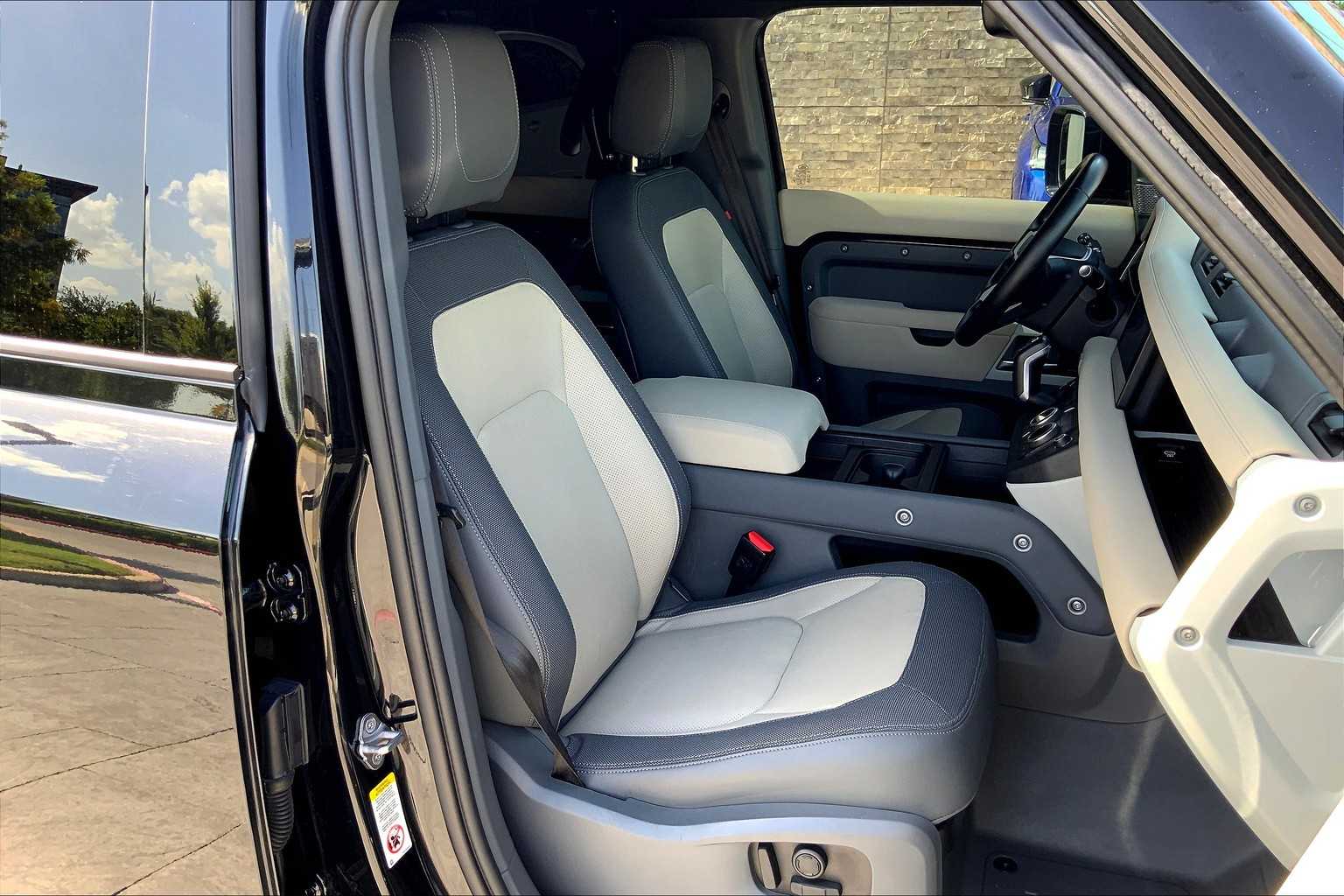 2023 Land Rover Defender X-Dynamic SE photo 15