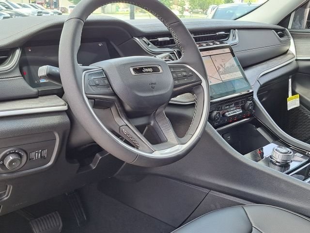 2023 Jeep Grand Cherokee Limited photo 3
