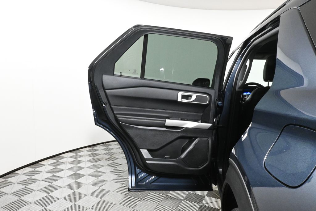 2023 Ford Explorer XLT photo 28