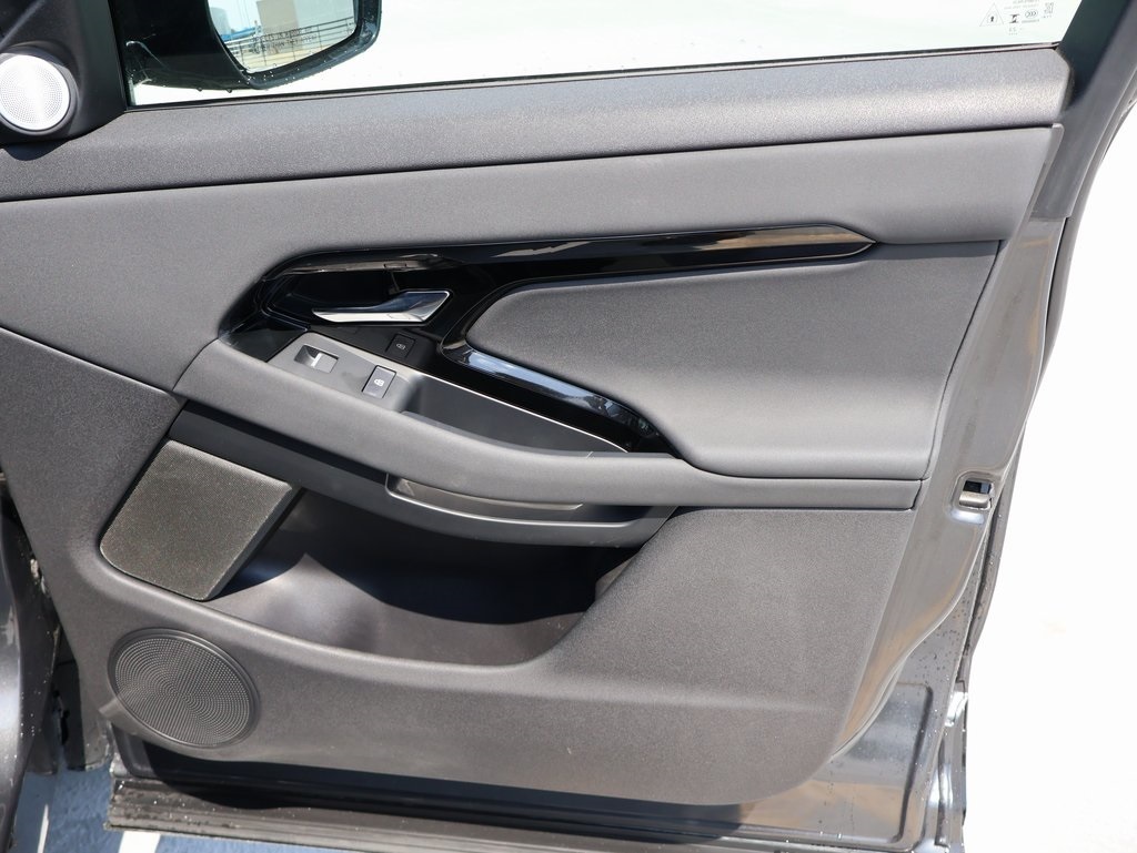 2024 Land Rover Range Rover Evoque Dynamic SE photo 9