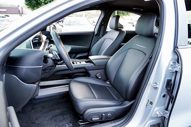 Used 2023 Gold Hyundai SEL image 14