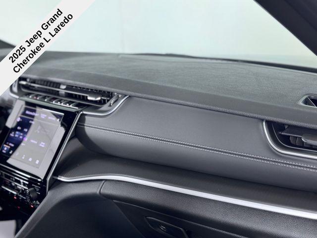 2025 Jeep Grand Cherokee Laredo X photo 24