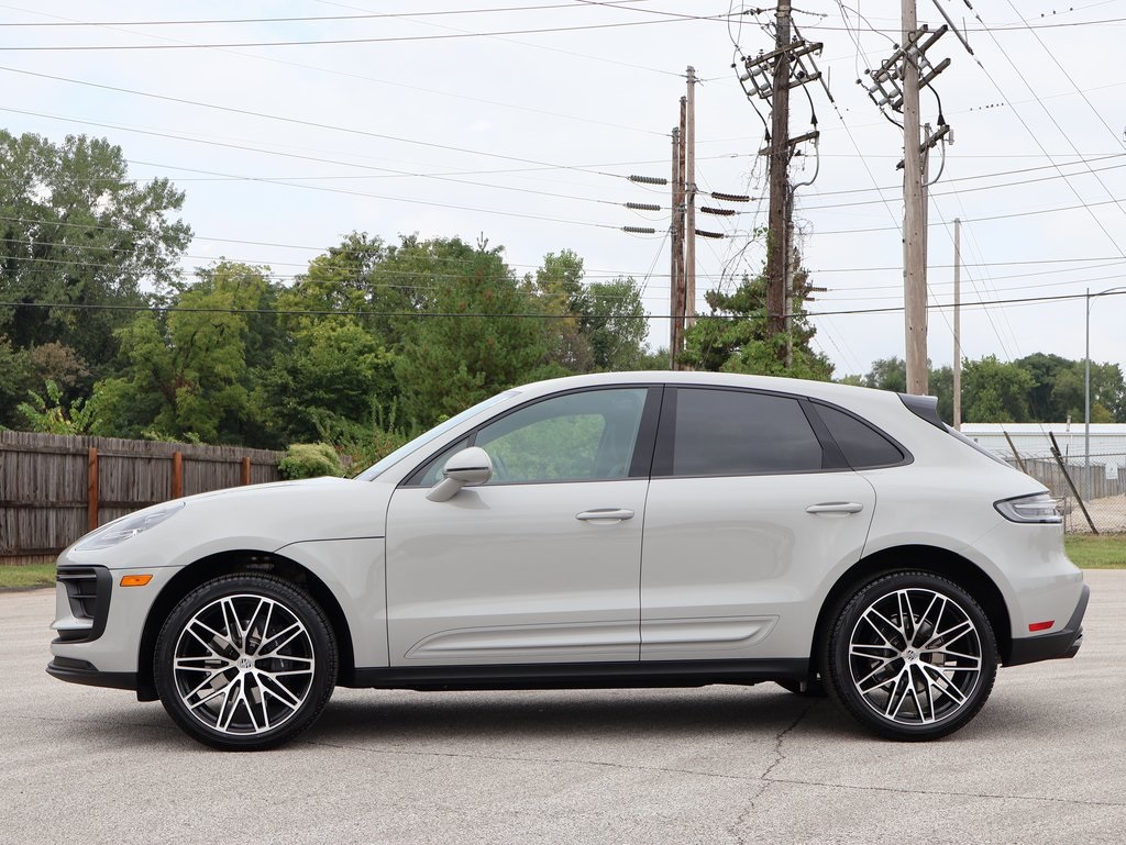 2025 Porsche Macan T photo 2