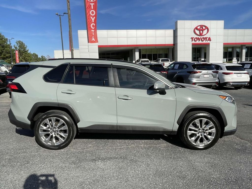 2021 Toyota RAV4 XLE Premium photo 2