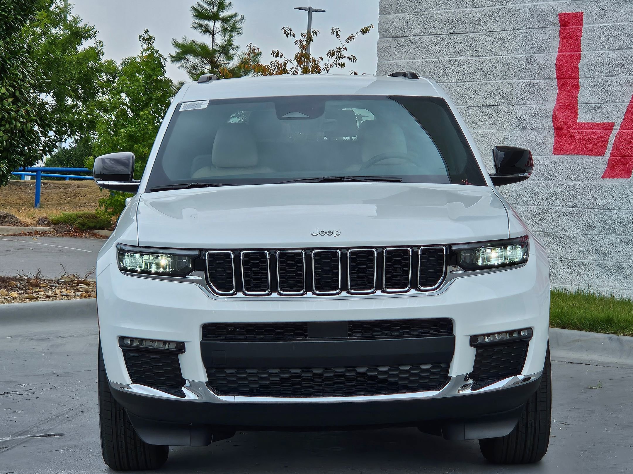 2025 Jeep Grand Cherokee Limited photo 2
