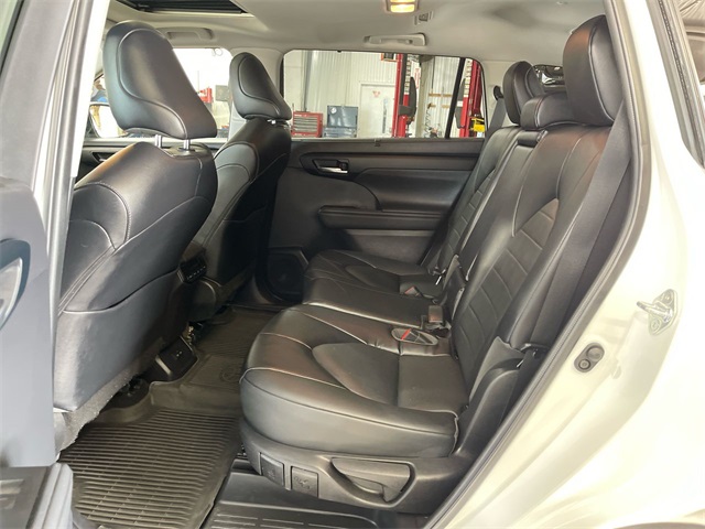 2022 Toyota Highlander XLE photo 22