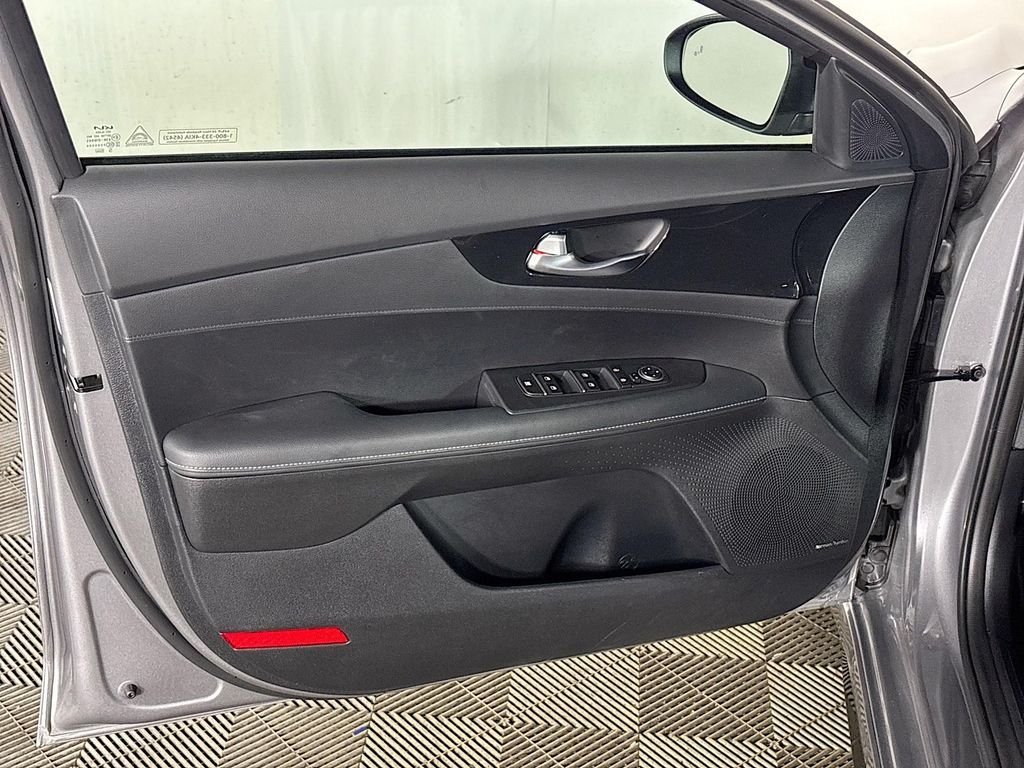 2024 Kia Forte GT-Line photo 10