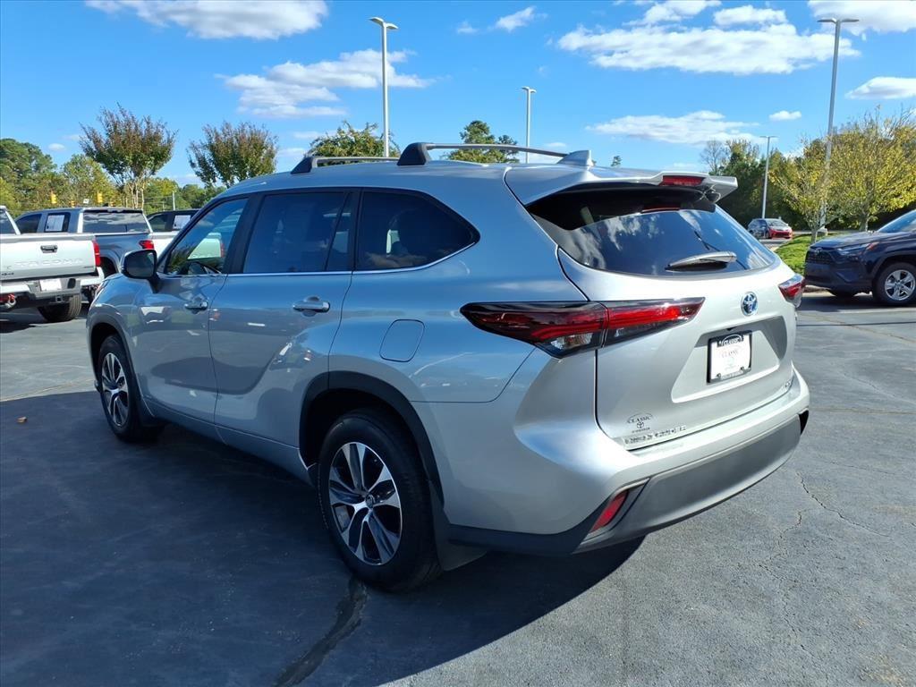 2024 Toyota Highlander Hybrid XLE photo 3