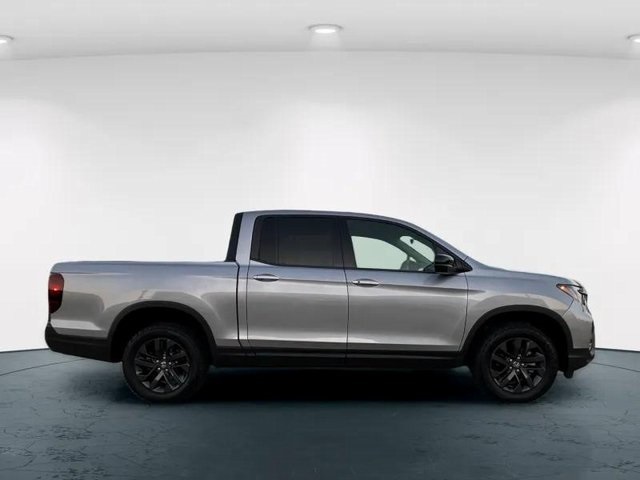 2025 Honda Ridgeline Sport photo 2
