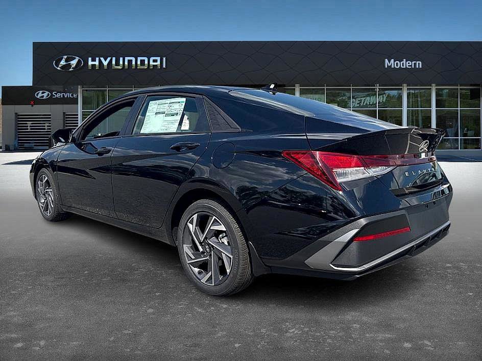 2025 Hyundai Elantra SEL Sport photo 4