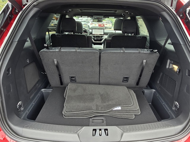 2025 Ford Explorer ST-Line photo 18