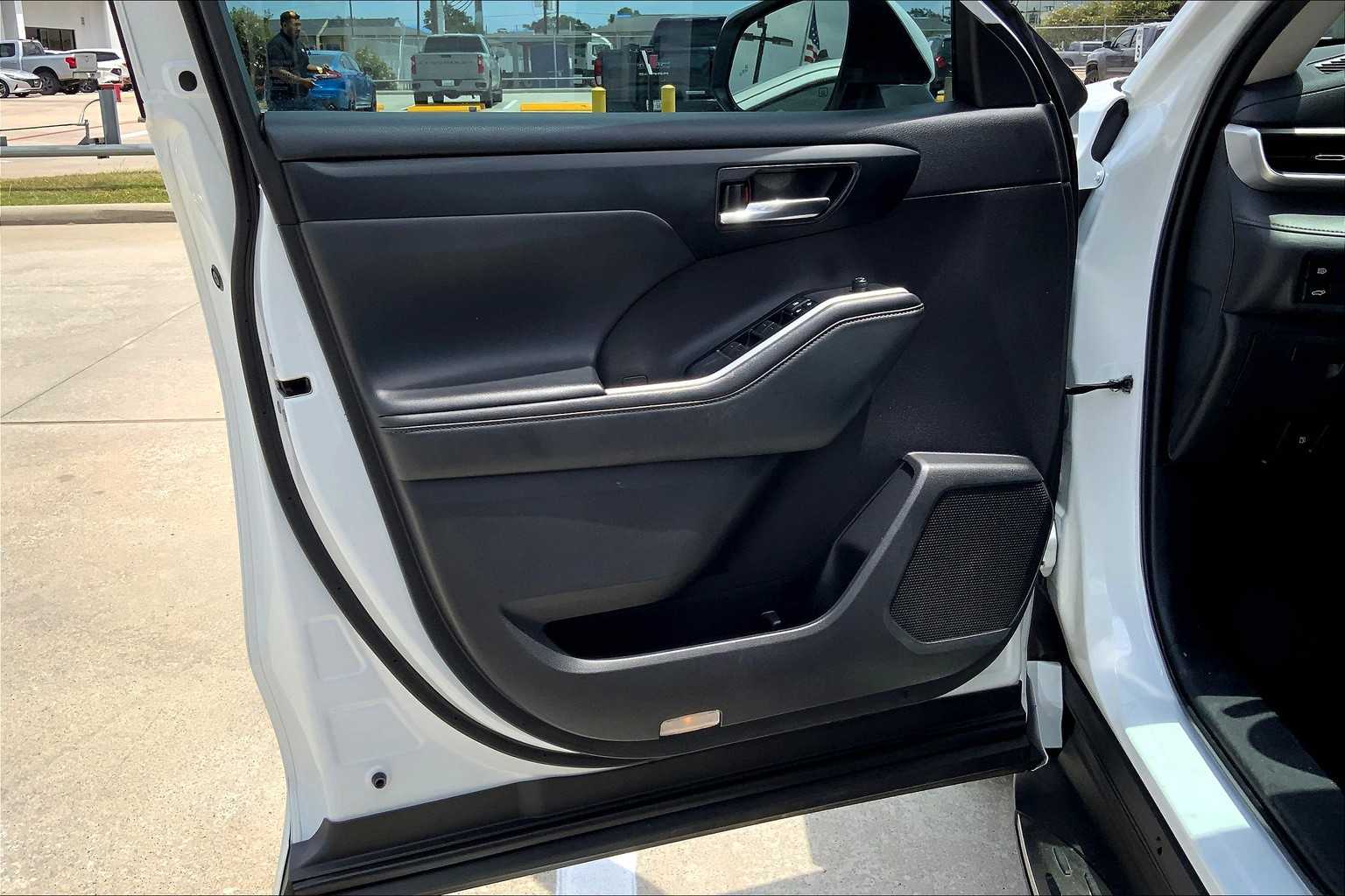 2022 Toyota Highlander XLE photo 19