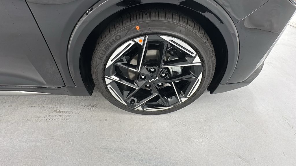 2025 Kia K4 GT-Line photo 9